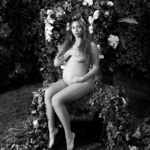 Beyonce Knowles pose