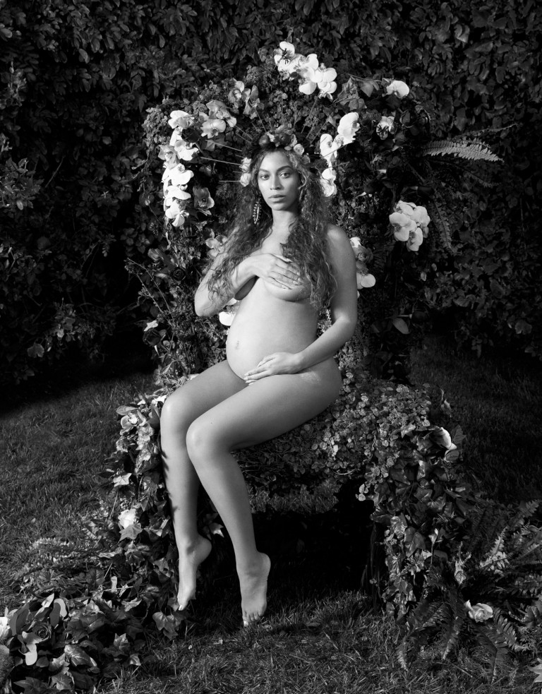 Beyonce Knowles pose