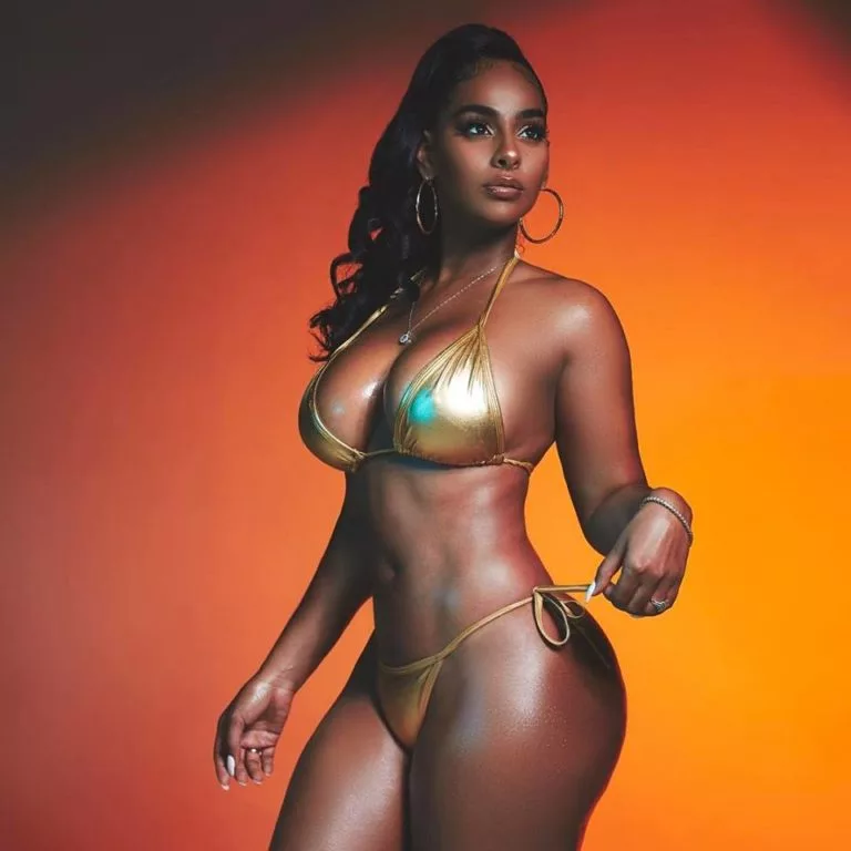 Ayisha Diaz boobs show