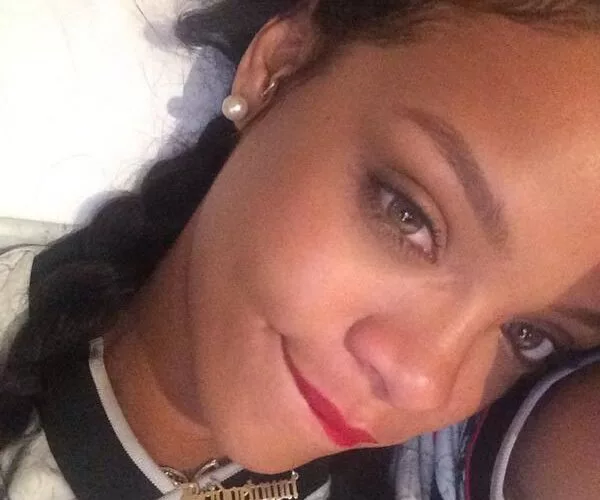 Rihanna selfie