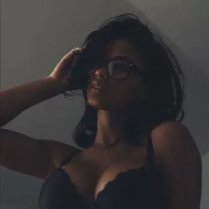 Marilyn Melo hot boobs