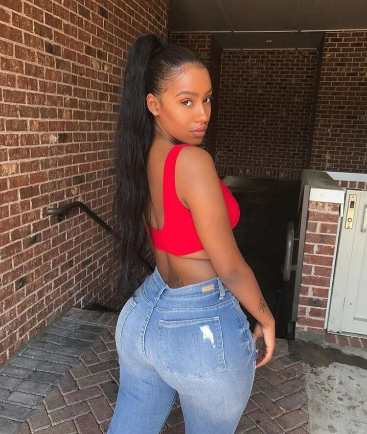 Raven Tracy bigass in jeans