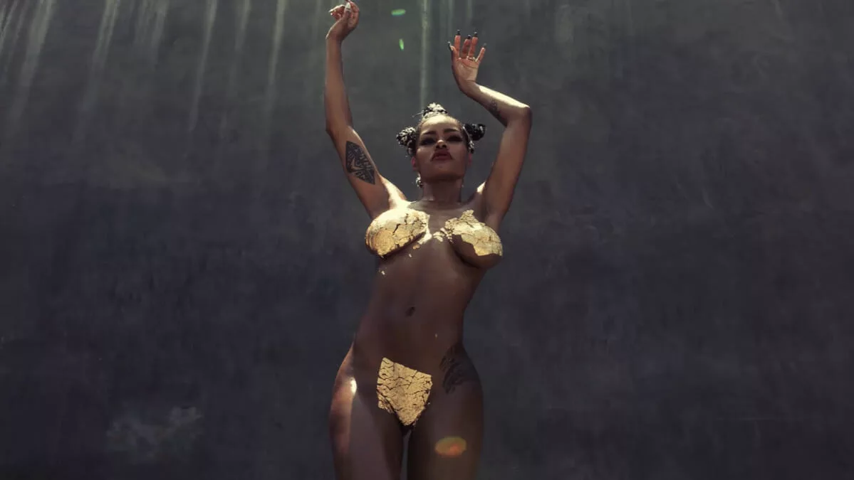 Teyana Taylor gold body paint naked