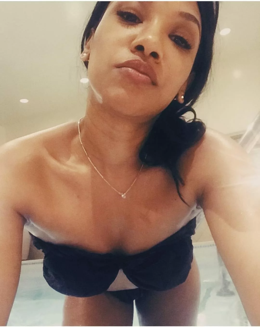 Nue candice patton Candice Patton