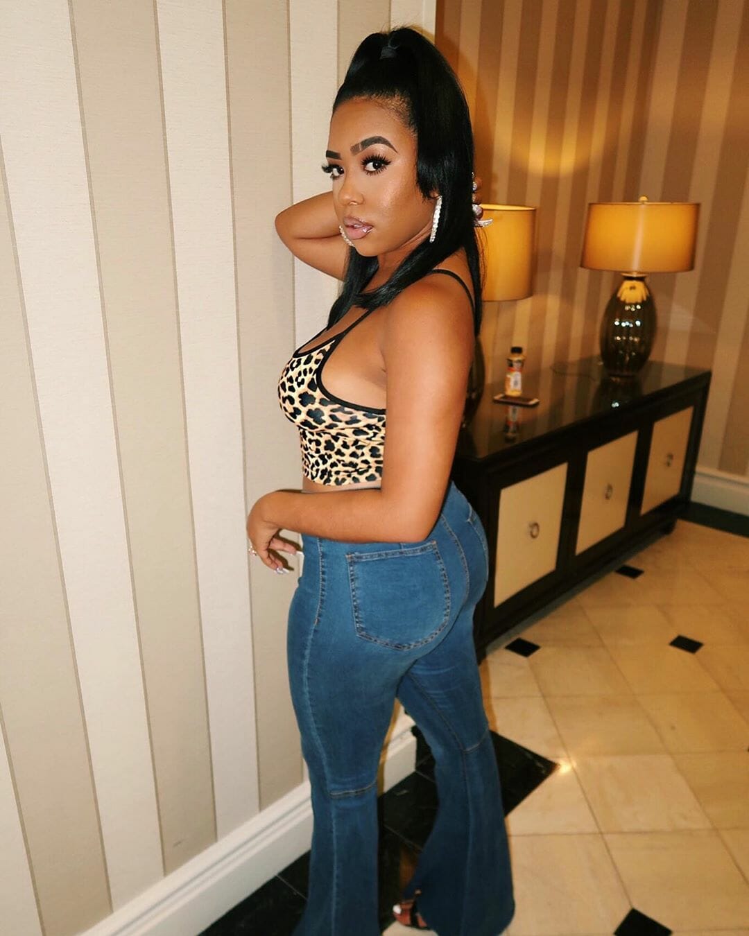 B. Simone ass in jeans